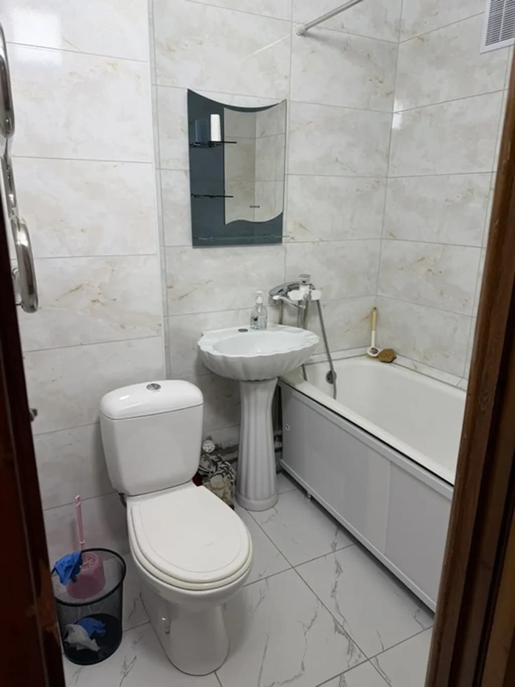 2 ком, 104 серия, 44 м2, этаж 2/5, Сост: Среднее
